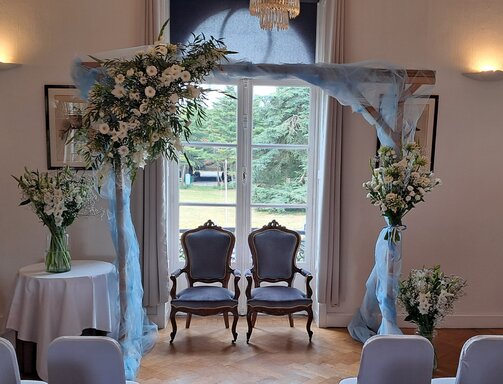ceremonieboogwitenblauw.jpg