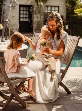 kidsmetbloemen.jpg