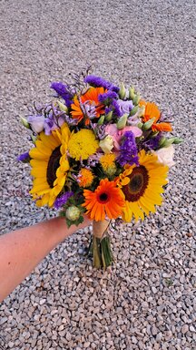 trouwboeketzonnebloemen.jpg